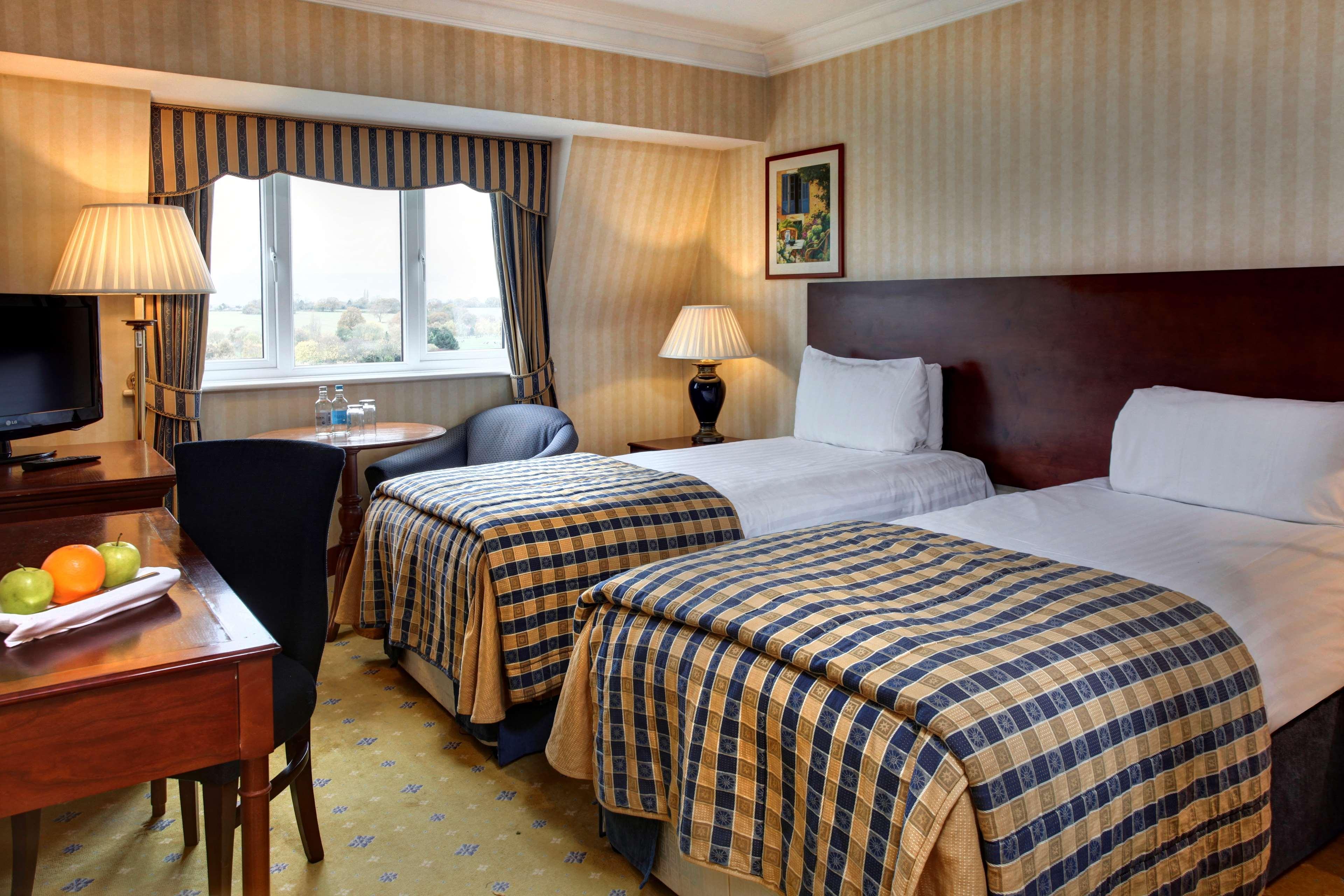 Windmill Village Hotel, Golf Club & Spa, BW Signature Collection Coventry Extérieur photo