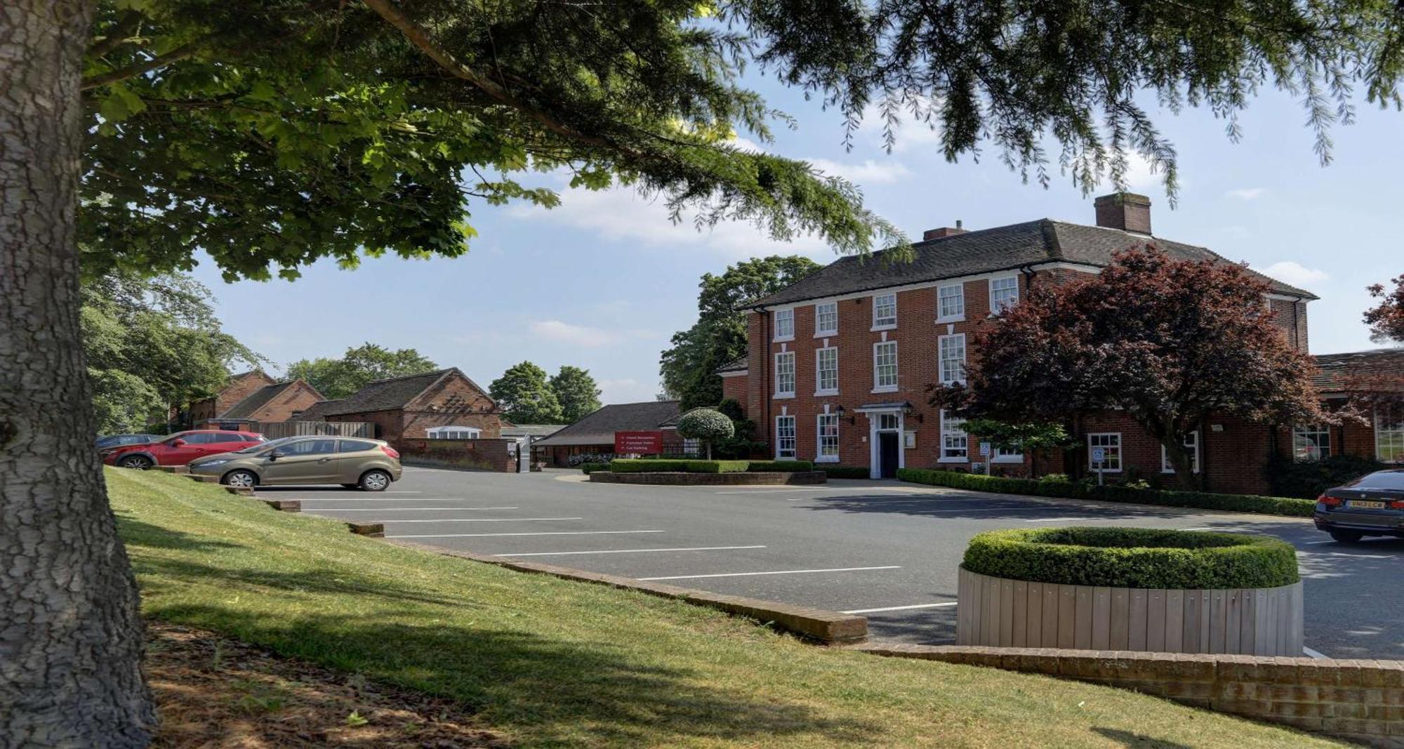 Windmill Village Hotel, Golf Club & Spa, BW Signature Collection Coventry Extérieur photo